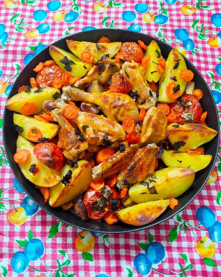 عکس مرغ و سبزیجات تنوری
