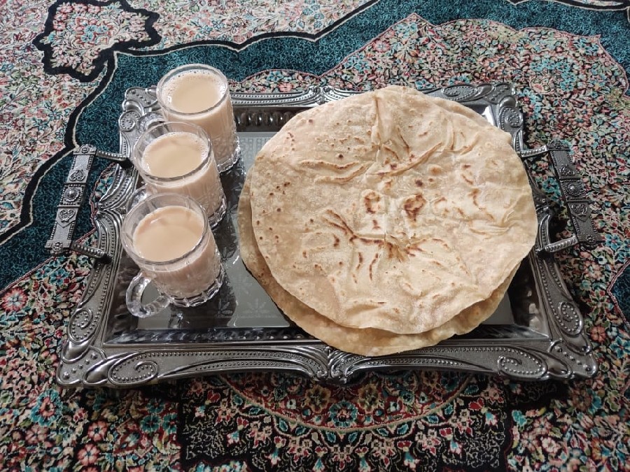 عکس نان روغنی و دودپتی. صبحانه چابهاری