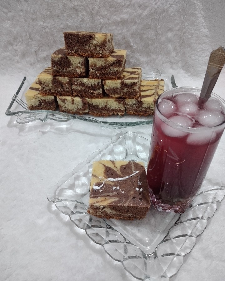 عکس کیک زبرا و شربت آلبالو