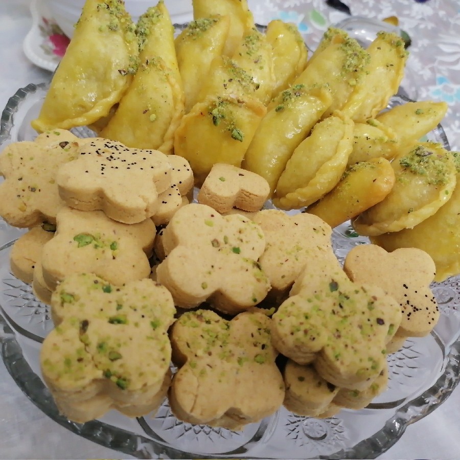 عکس سلام دوستان عزیز این هم اولین شیرینی های عید