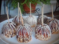 سیب کارامل شکلاتی با پاستیل و اسمارتیز