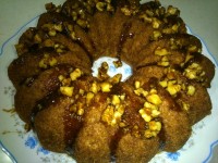 کیک موز با رویه کرم شیرین گردو نارگیل