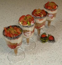 پارفه توت فرنگی و چیز کیک