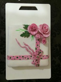 کیک اسفنجی باتزیین فوندانت