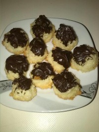 شیرینی نارگیلی با رویه شکلاتی