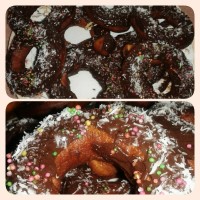 شیرینی دوناتی شکل با رویه نارگیلی