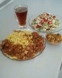 پاستا، سالاد و ترشی