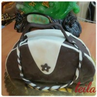 کیک با روکش خمیر شکلاتی