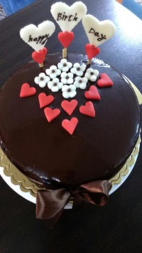 کیک شکلاتی با روکش سس شکلات