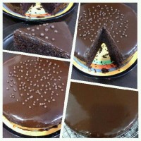 کیک شکلاتی با روکش سس شکلات