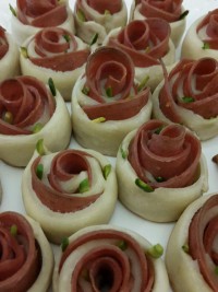 پیراشکی کالباس مدل گل رز