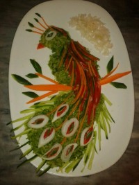 سالاد شیرازی به شکل طاووس