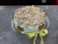 کیک تولدم (کیک اسفنجی) نظرتون چیه؟