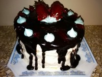 کیک اسفنجی باروکش شکلاتی