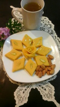 لوز زعفرانی