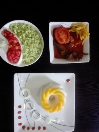 خورش بادنجان و سالاد شیرازی