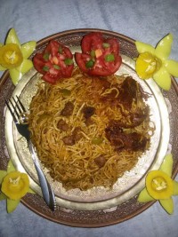 ماکارونی با گوشت چرخ کرده و فلفل سبز