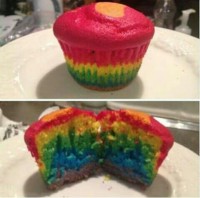 کاپ کیک رنگین کمان