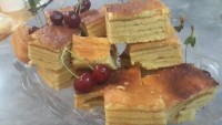 کیک لایه ای یک این کیک جدیده وتا به حال ندیدم کسی درست کنه این دفعه چندتا لایک داره یابازهم کم لطفی میکنید