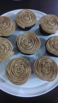 کاپ کیک شکلاتی با روکش کرم پنیری