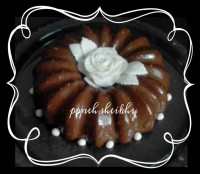 کرم شکلات پنیری با تزیین گل فوندانتی