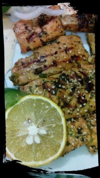 ماهی سالمون گریل شده با شلیل