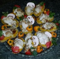 سیب زمینی تنوری شکم پر با سوسیس و پنیر