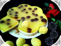 چیز کیک لیمویی با تزیین گیلاس