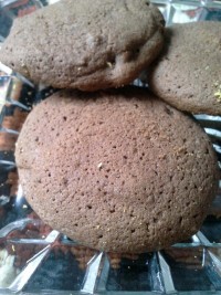 کوکی شکلاتی با آلبالو