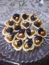 تزیین خرما و حلوا