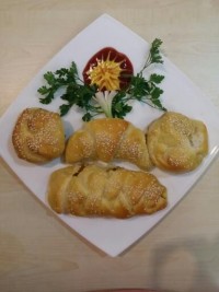 رول اسفناج و پیراشکی گوشت و قارچ