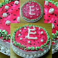 کیک اسفنجی با روکش خامه و ژله