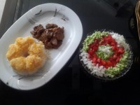 پلو و بیفتک همراه سالاد شیرازی