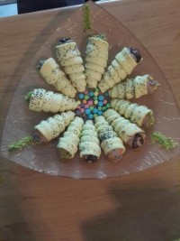 شیرینی قیفی