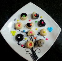 شکلات مغزدار دورنگ