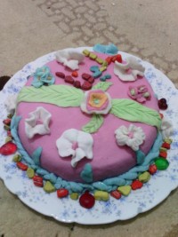 کیک تولد با خمیر فوندانت