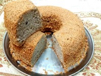 کیک اسفنجی. همین طور یهوی درست کردم .ببخشید دیگه تزیین نکردم.