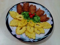 سوسیس و سیب زمینی سرخ شده