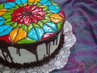 کیک اسفنجی با تزیین پایپینگ ژل