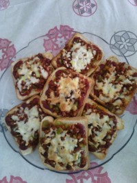 پیتزا نان تست