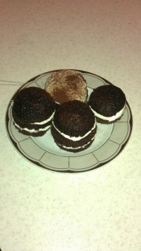 شیرینی شکلاتی کرم دار