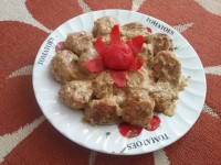 کوفته مرغ با سس خامه تند