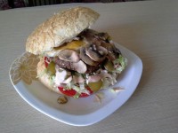 ساندویچ همبرگر و قارچ