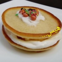 کیک قاشقی من که با خامه و ترافل تزیین کردم