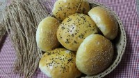 نان همبرگر با پنیر پارمزان