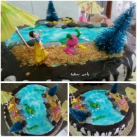 کیک اسفنجی با تزیین ژله بریلو و خامه