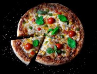 پیتزا اسفناج با سبزیجات