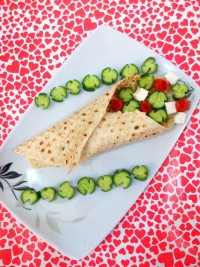 تزیین نون ،پنیر،خیار،گوجه