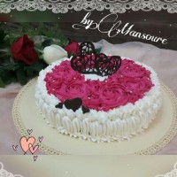 کیک اسفنجی با روکش خامه