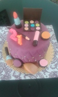 کیک اسفنجی با خمیر فوندانت